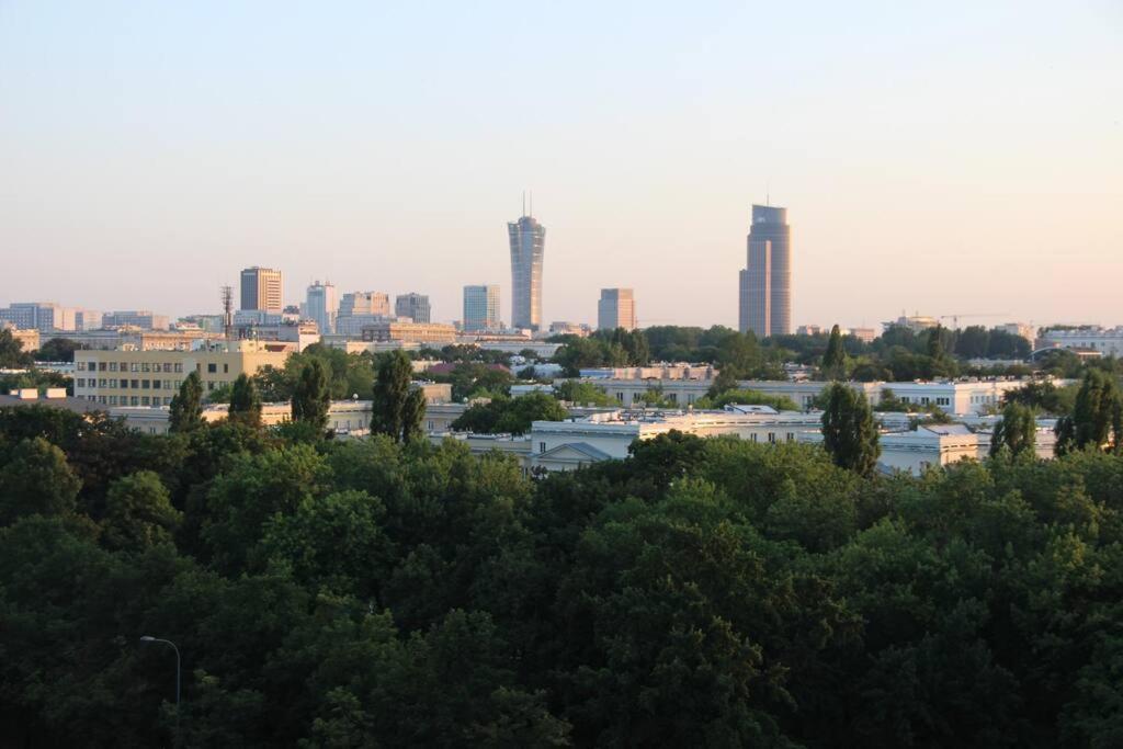 Przestronny Apartament Z Widokiem Na Miasto W Warszawie Варшава Экстерьер фото